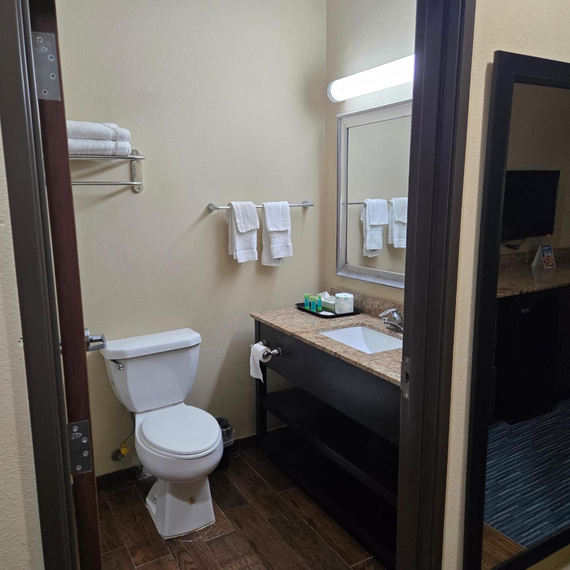 Karnes City Lodge Экстерьер фото