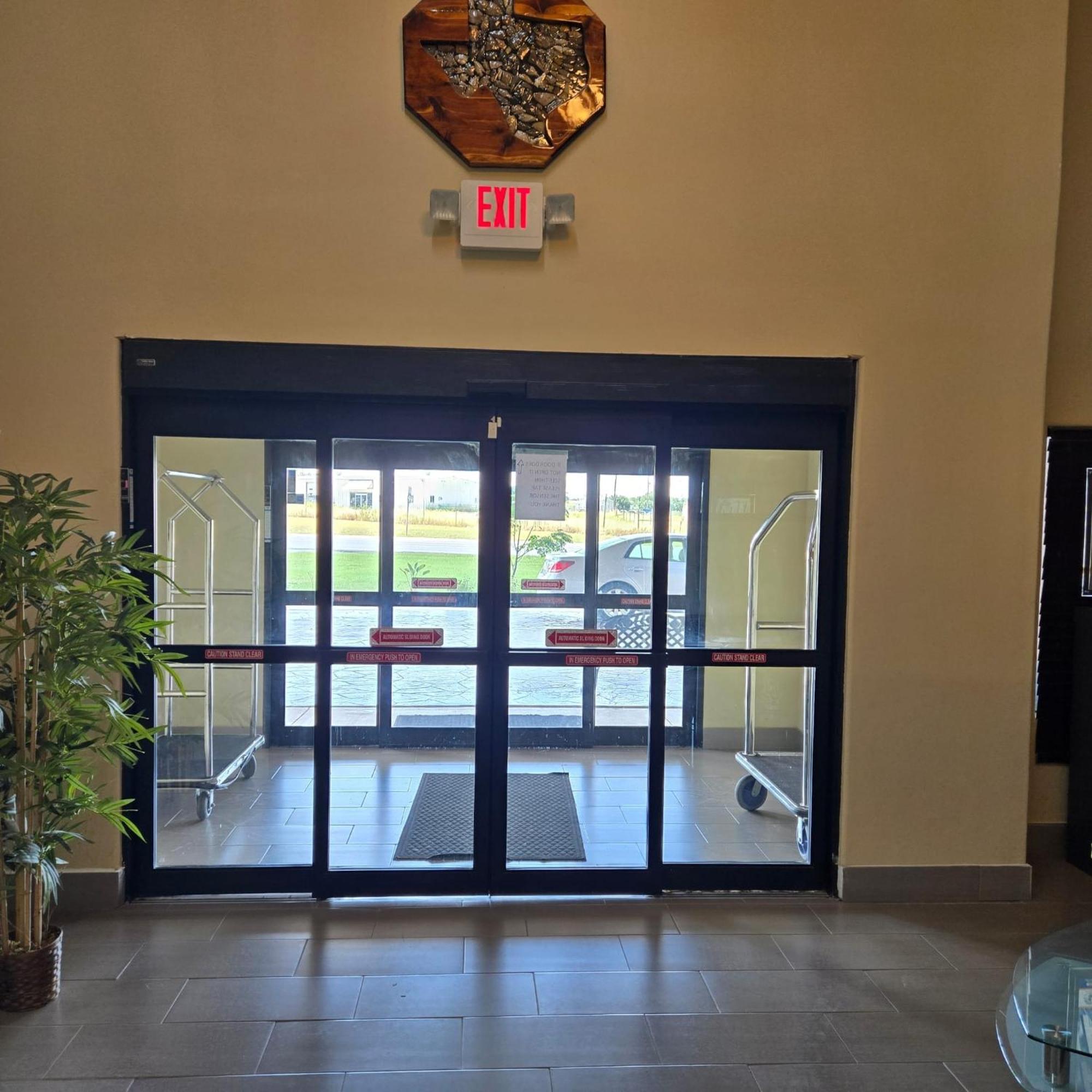 Karnes City Lodge Экстерьер фото