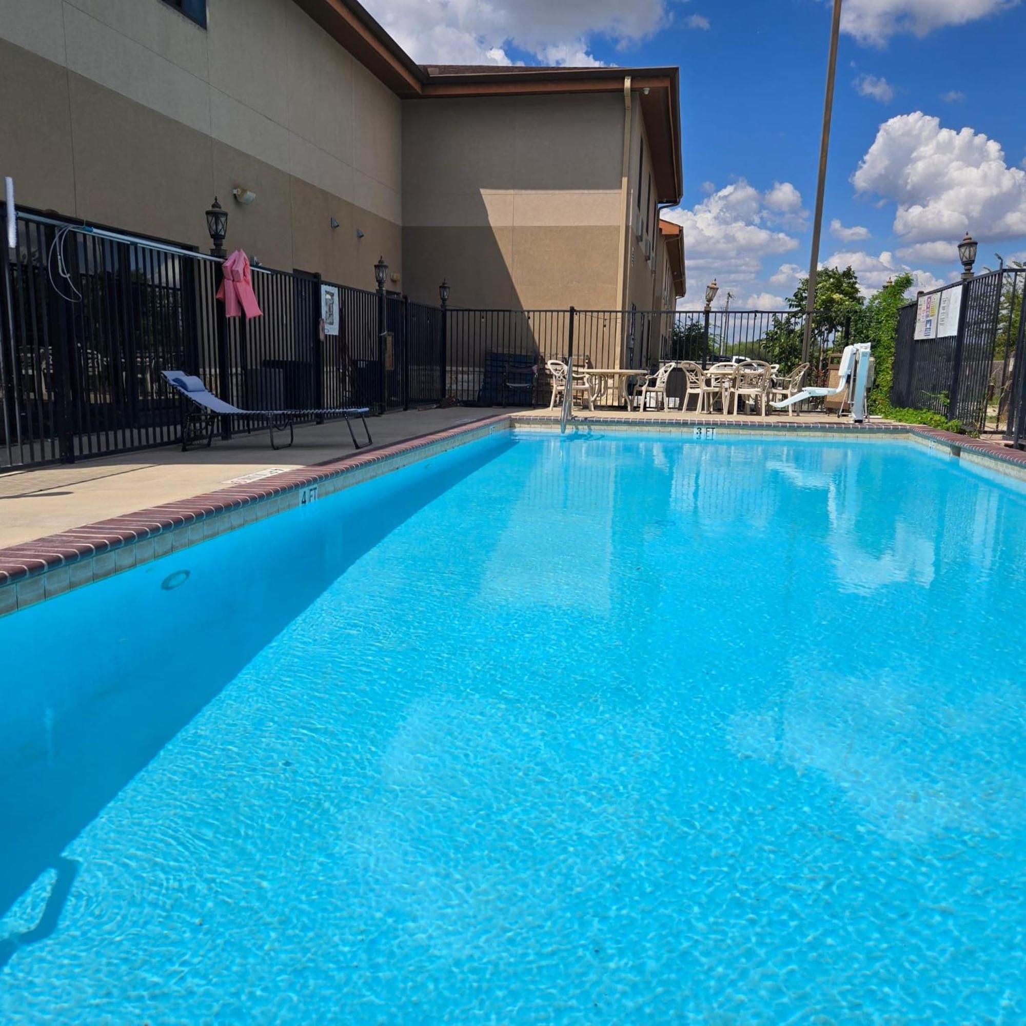 Karnes City Lodge Экстерьер фото