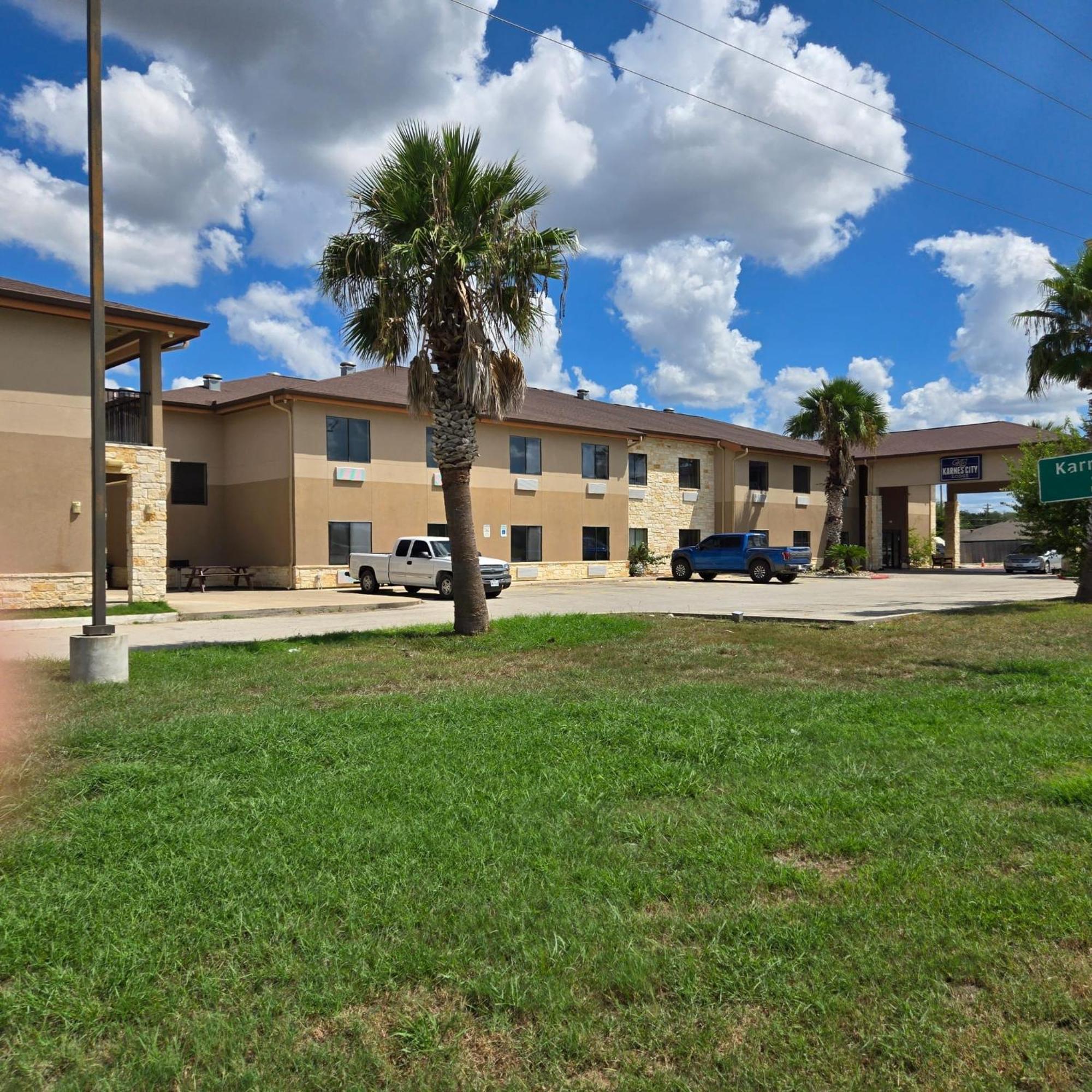 Karnes City Lodge Экстерьер фото
