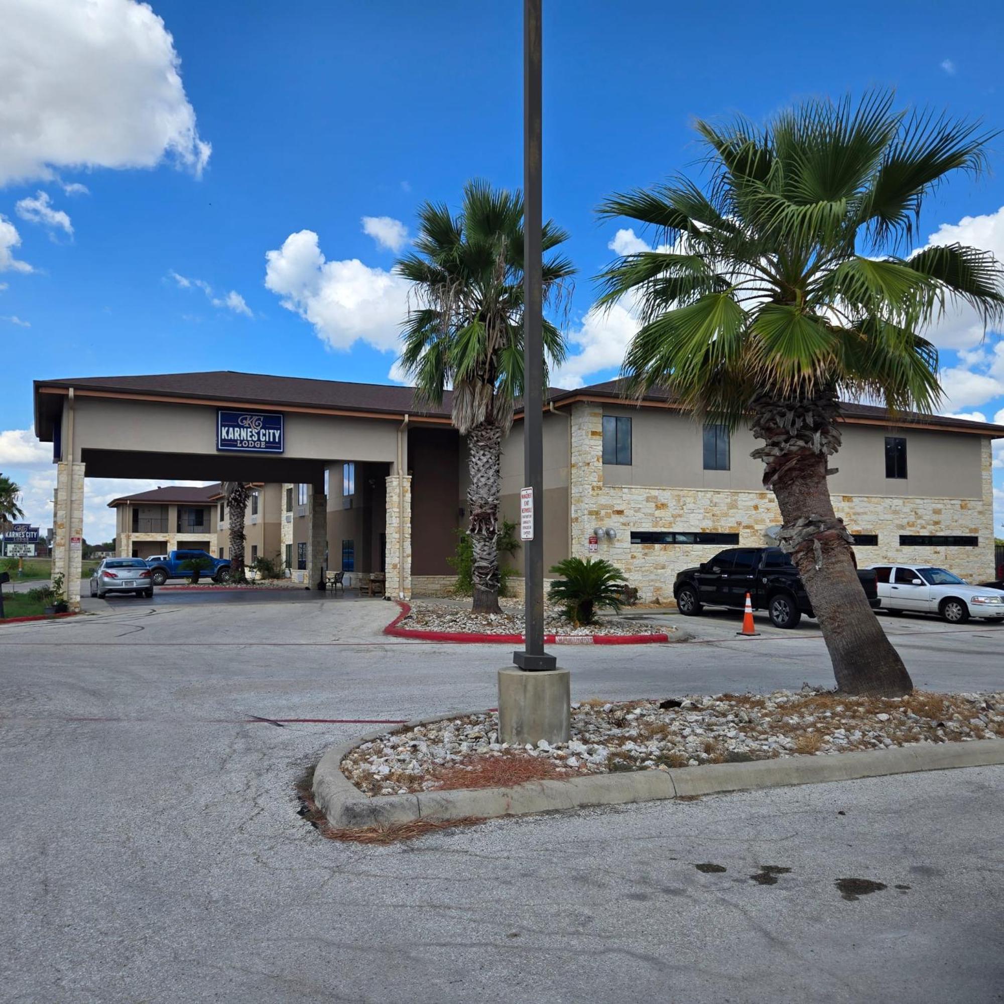 Karnes City Lodge Экстерьер фото